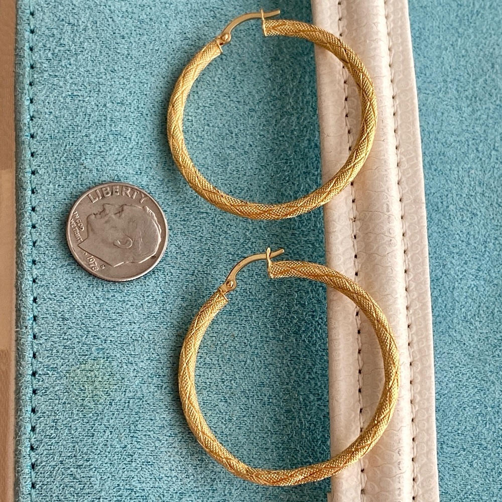 Vintage 18K Gold Harlequin Hoop Earrings - Picture 3 of 4